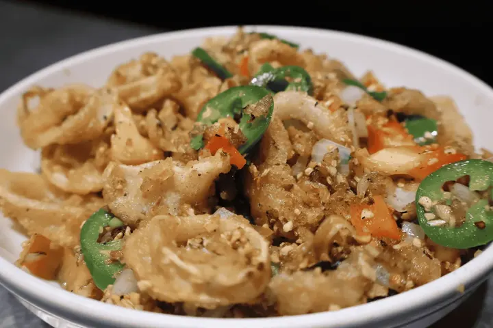 Crispy calamari with jalapeño